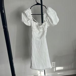 White puff sleeve dress